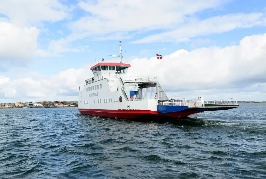 Blæsevejr reducerer færgeafgange til Fur men sikrer passagertransport uden forsinkelser