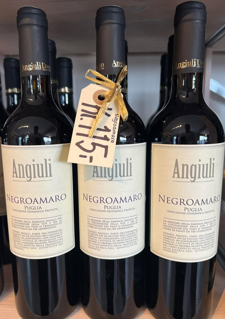Den gode vino fremhæver vildgær og tilbyder specialtilbud på Negroamaro vin