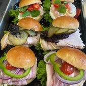 Nem og lækker frokost hos SuperBrugsen Hammerum: Sliders til 2 personer for kun 125 kr.