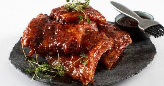 Risskov Slagteren byder på forårstilbud med kyllingespyd og barbequeben