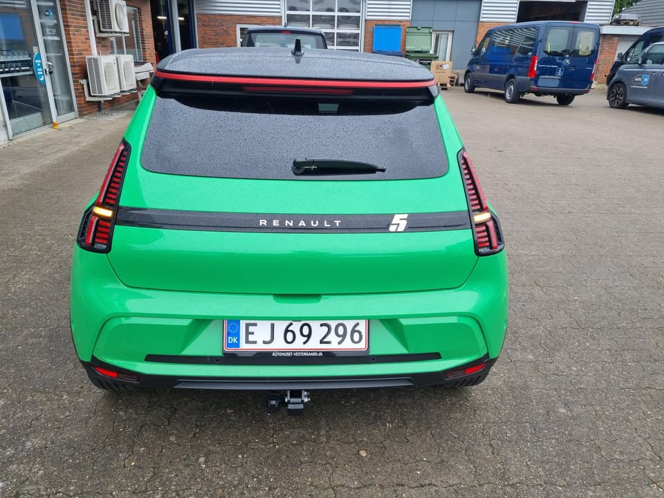 AutoFit A/S præsenterer den nye Renault 5 som skolevogn med avanceret udstyr