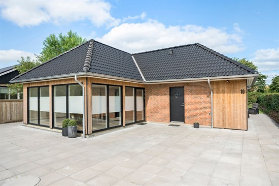 Til salg hos CD Bolig - Lene Bang & Søren Bregnhøj: Et hjem, hvor livet folder sig ud i ro og skønhed