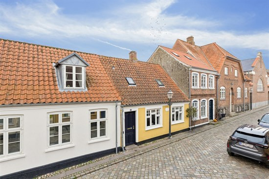 Hundegade 18 og 1 anden boliger er kommet til salg denne uge i Ribe - se boligerne her.