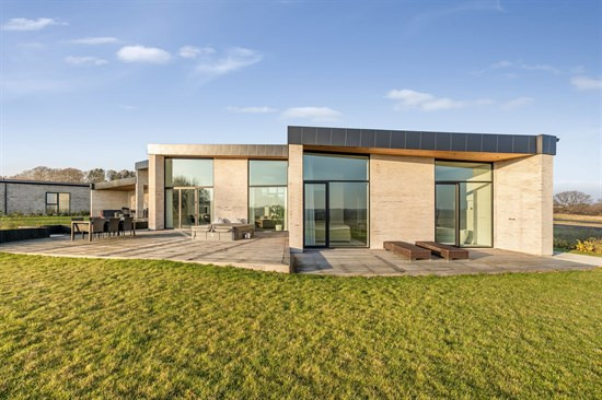 Hirsemarken 24 og 1 anden boliger er kommet til salg denne uge i Børkop - se boligerne her.