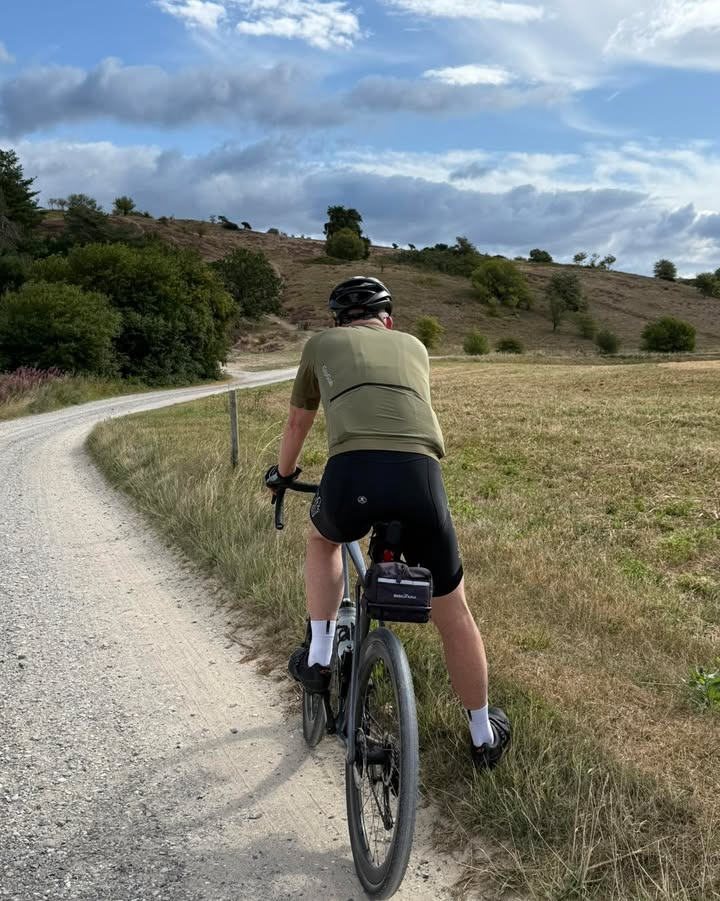Per P. Cykler nyder en cykeltur i Mols Bjerge