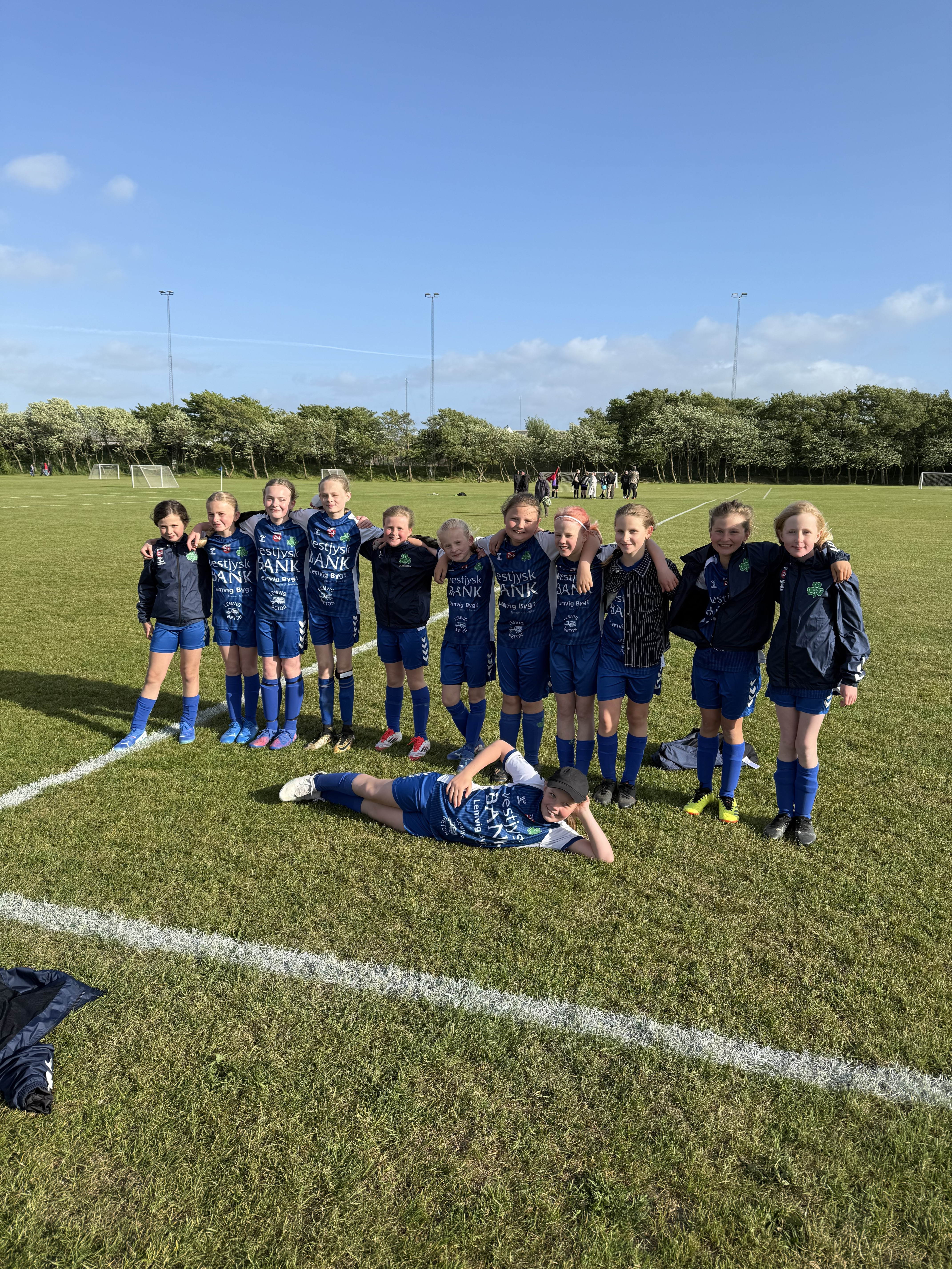 Lemvig GF U11-piger triumferer trods blæst: Viste stærkt sammenspil og sikrede sejr