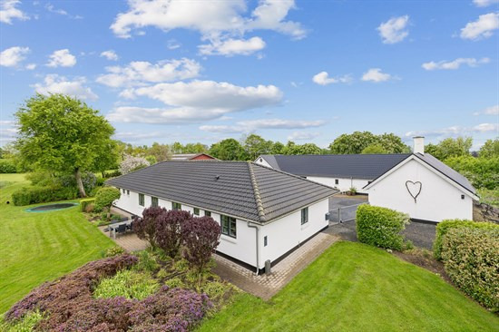 Top 6 over dyreste boliger til salg i Jelling. Priser op til 6.800.000 kr