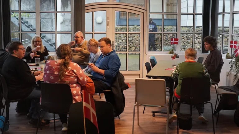 Nyt fællesskab åbner dørene: Café Værket skaber ramme for samvær på Bjerggade 50