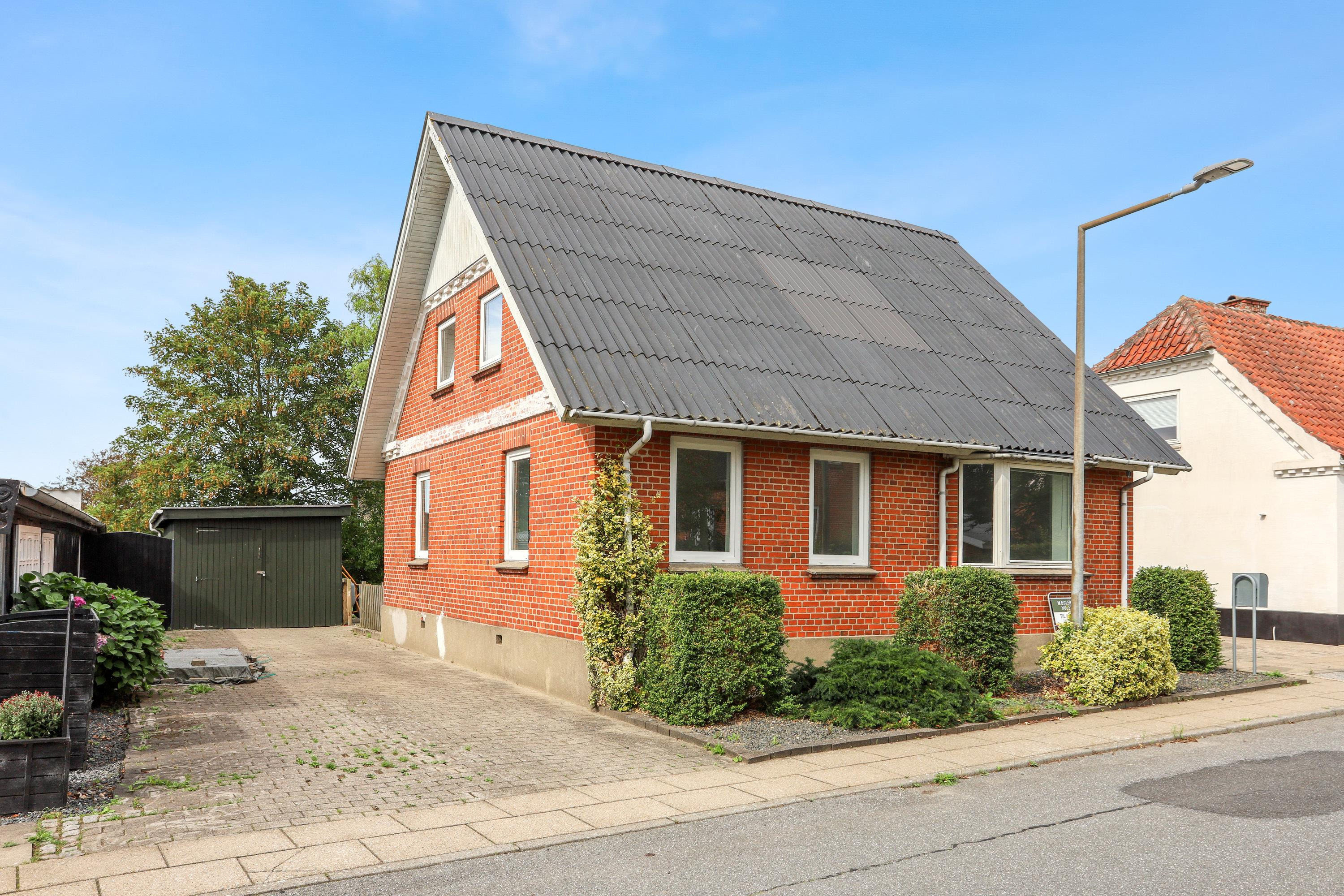 Villa med potentiale og rolig beliggenhed midt i Hørby