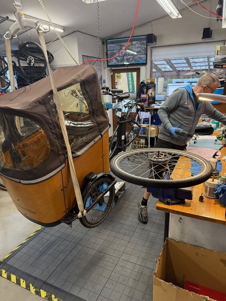 Få familiens ladcykel klar til efteråret hos Per P. Cykler i Snejbjerg i uge 42