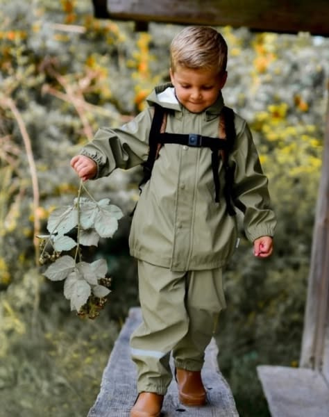 Børneshoppen Brønderslev præsenterer Mikk-line overtøj: Termotøj og regntøj i slidstærkt og vandtæt materiale