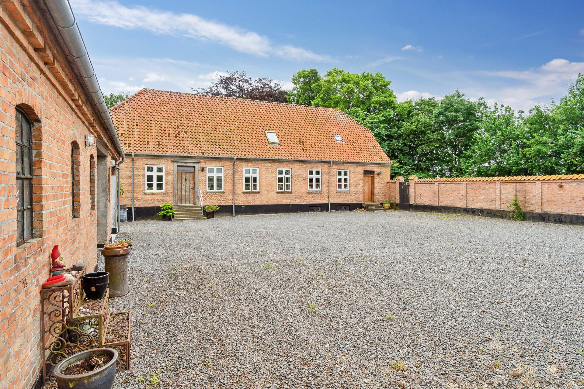 Drømmer du om luksus? For 3,2  mio. kroner er Udegårdsvejen 2, Poulsker kommet til salg - Se den og de dyreste boliger til salg her