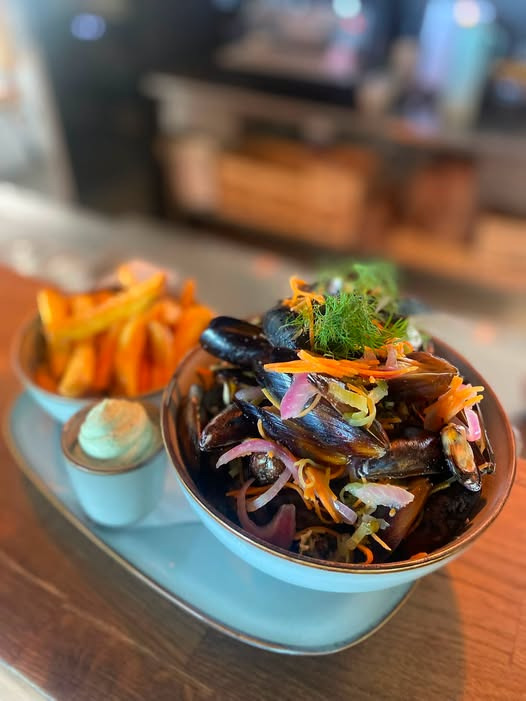 Cafe No. 19 Skanderborg Golfklub serverer Moules Frites med urtemayo søndag