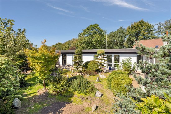 Stor villa med mulighed for to samboende generationer