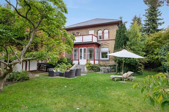 Ejgårdsvej 26 og 3 andre boliger er kommet til salg denne uge i Charlottenlund - se boligerne her.