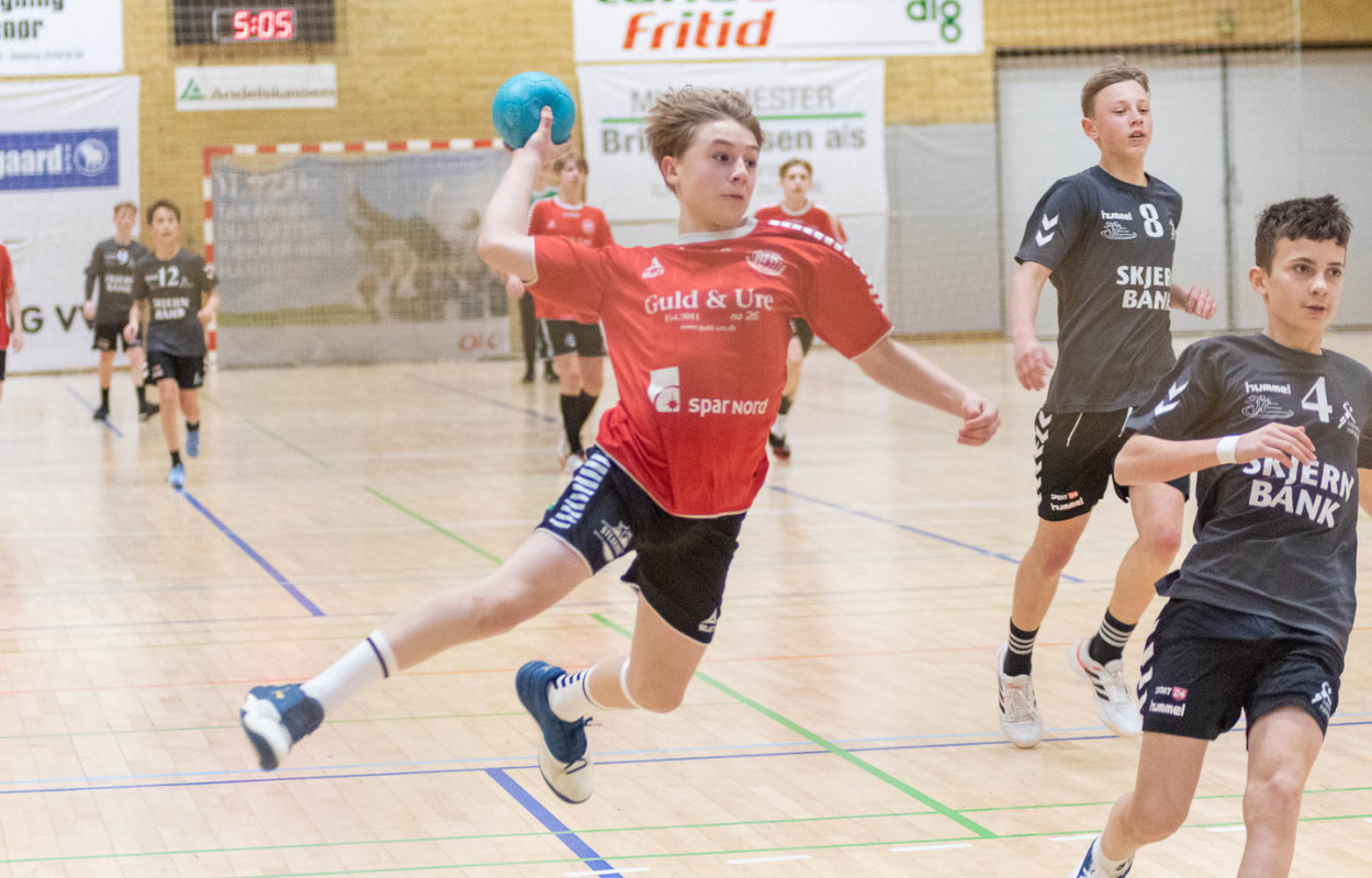 Hæderlige Herning f.H. brillerer i Rækker Mølle