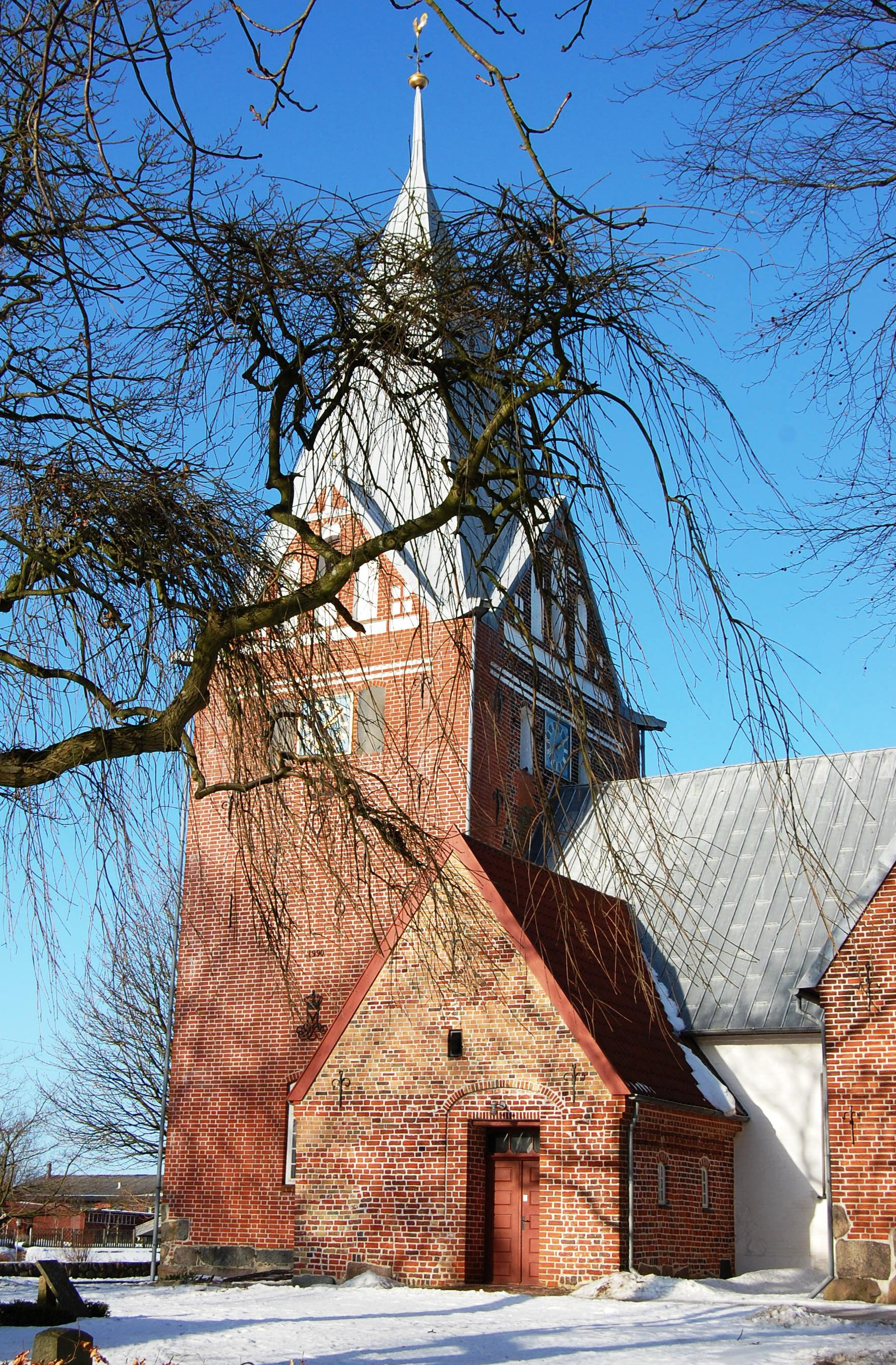 Oplev en inspirerende pilgrimsvandring og rundvisning i Løjt Kirke