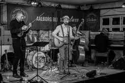 Bluesaften med Jesper Theis og band i Vrå