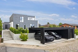 Eksklusiv villa med udsigt, luksus og plads til den store familie