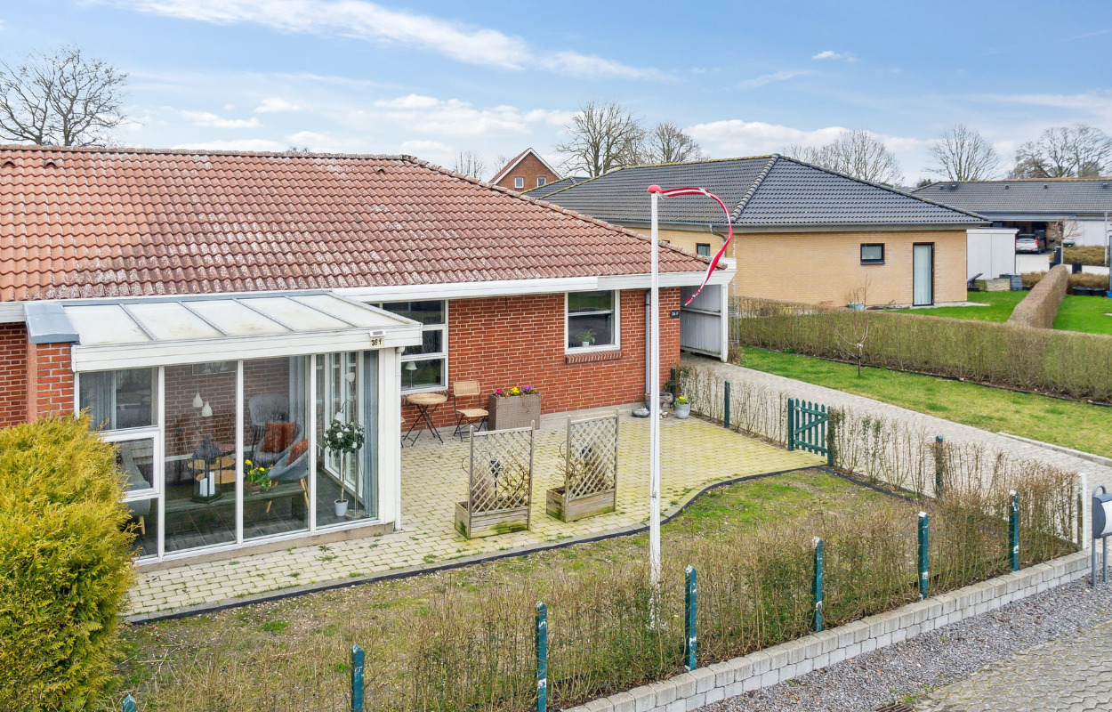 Veldisponeret rækkehus med skøn have i Løsning