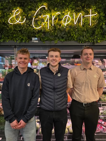 Spar Skejby præsenterer nye uniformer uden at ændre den gode service