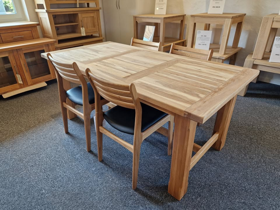 Hovelind Møbler præsenterer unikt spisebordssæt i massivt egetræ