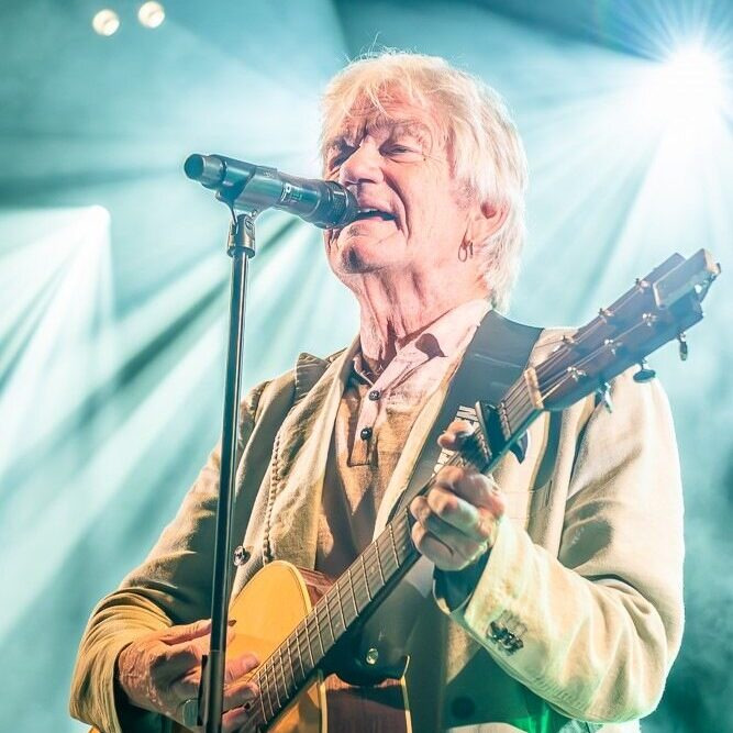 Oplev Lars Lilholt Bands nye album "Kosmiske Kindkys" i Horsens