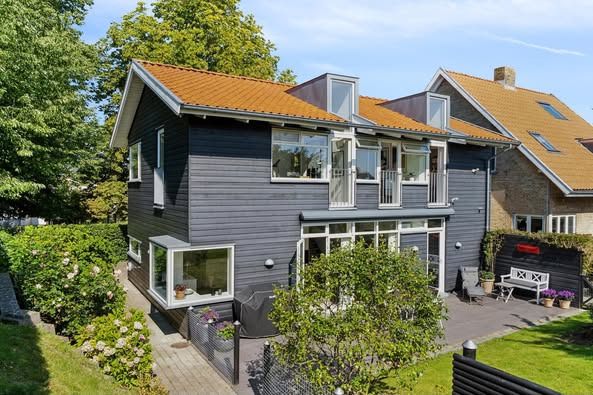 Arkitekttegnet træhus på Rogertsvej 10B i Helsingør til salg