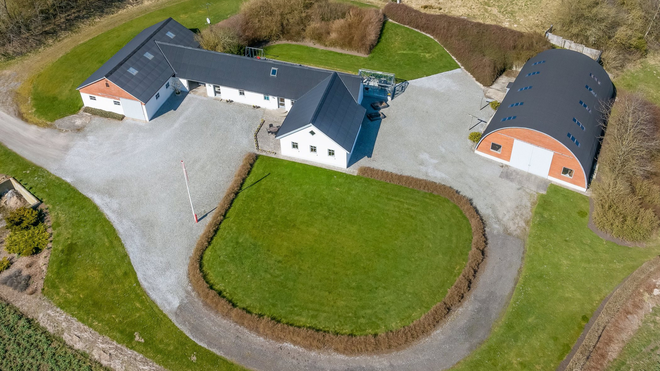 Skøn landejendom med mange gode muligheder