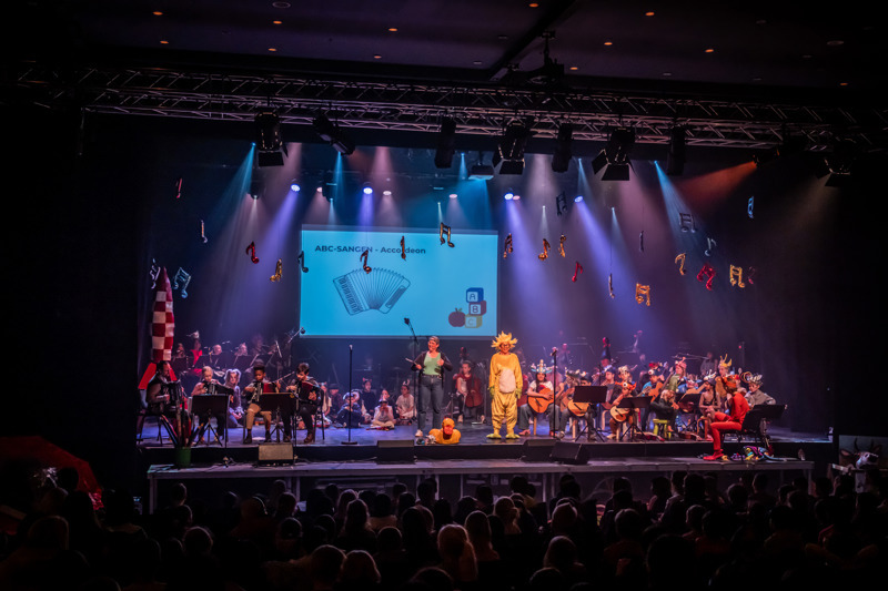 Musikskolens store børnekoncert tog deltagerne en tur med i rummet