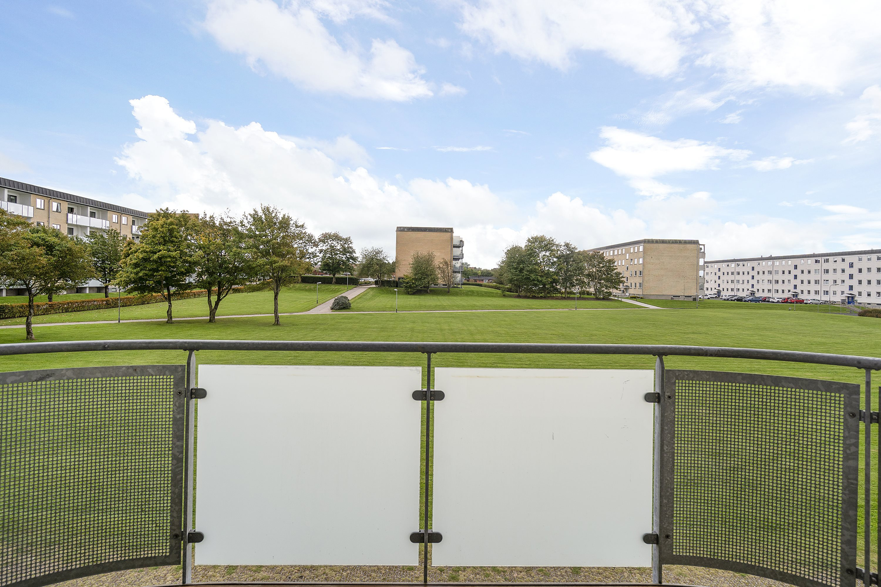 Rummelig og indbydende 3-værelses lejlighed med stor skøn sydvendt altan!