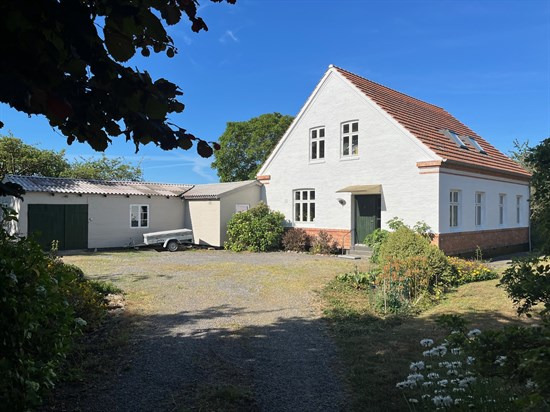 Eksklusiv bolig for 2.650.000 kr er netop kommet til salg i Aakirkeby - Se den og de dyreste boliger her