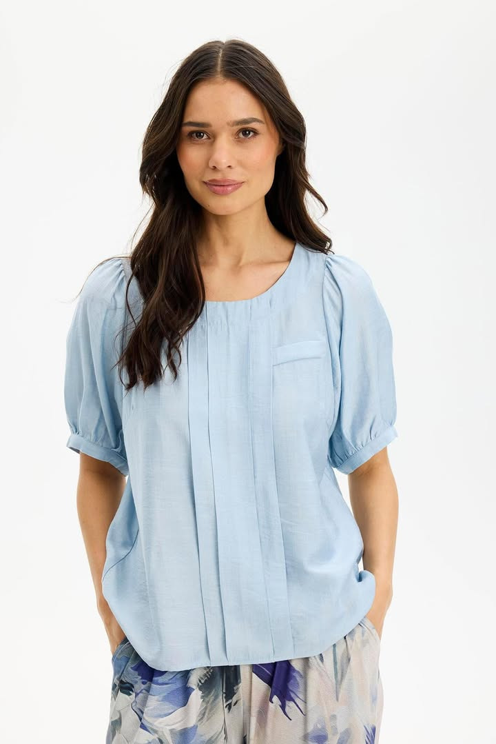 Rosengreen tilbyder flot bluse fra Infront til halv pris