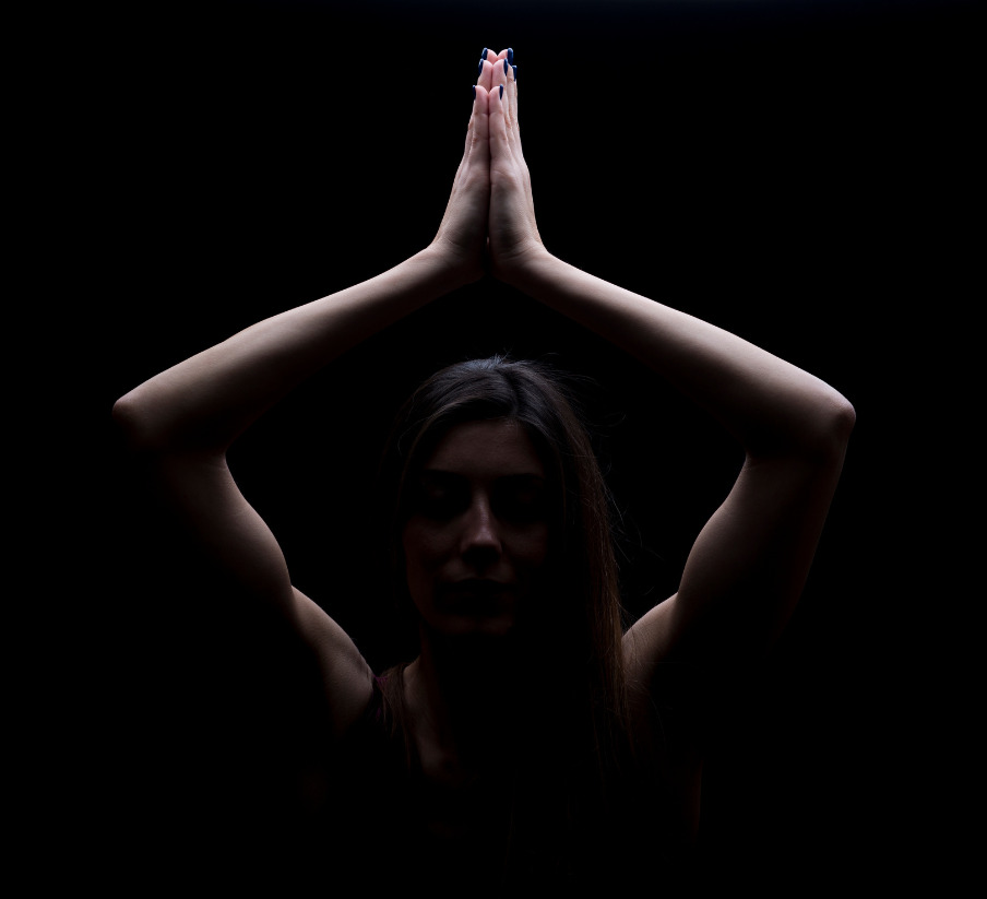 Oplev yoga i mørket på Månen i Haderslev