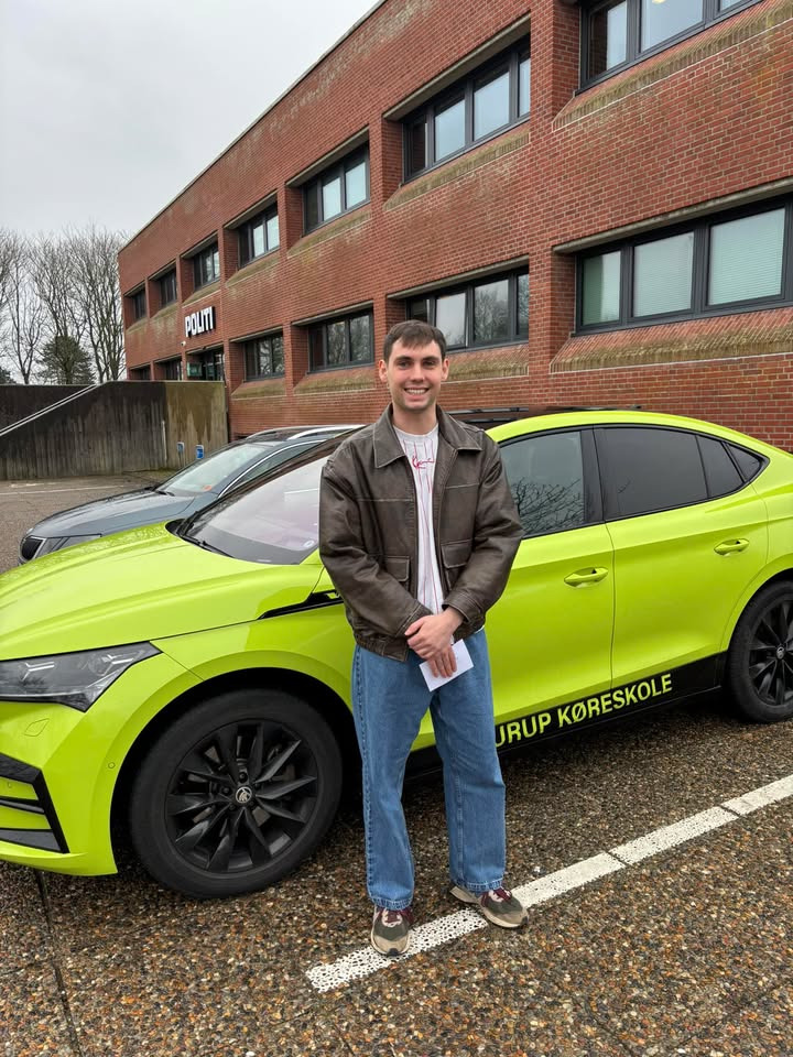 Magnus har bestået: Hurup Køreskole fejrer ny bilist