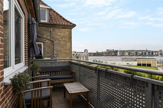 Udsigt til Limfjordens bølger samt indflytningsklare rammer