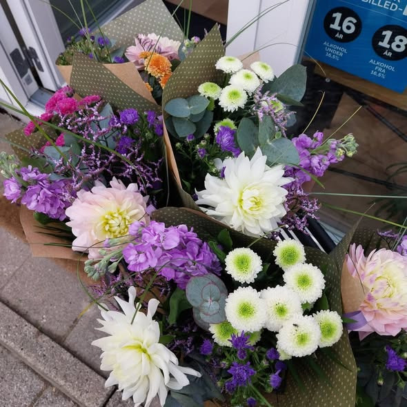 Tulipa Blomster & Havedesign har vildmarksbuketter til 165 kr.