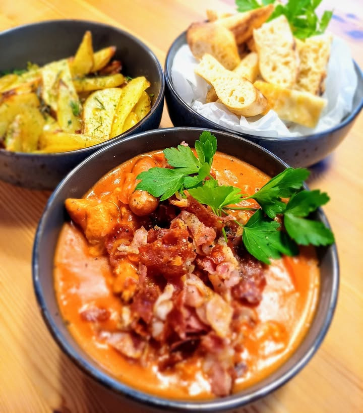 Njordkøkken byder på pramdragergryde med ovnbagte kartofler og surdejsbrød torsdag