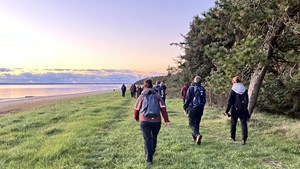 Oplev naturens skønhed med Kvinder under åben himmel