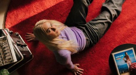 Ella Augusta indtager Herning med debut-EP'en 'Sytten'