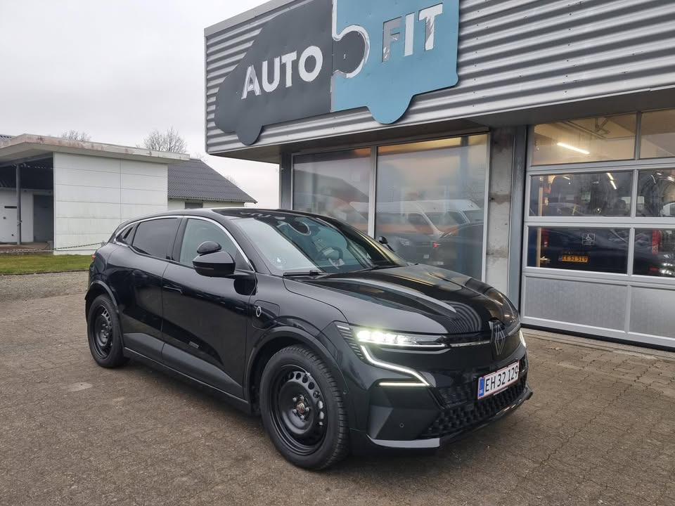 AutoFit A/S monterer Peheja skolevognspedaler i Renault Megan E-Tech