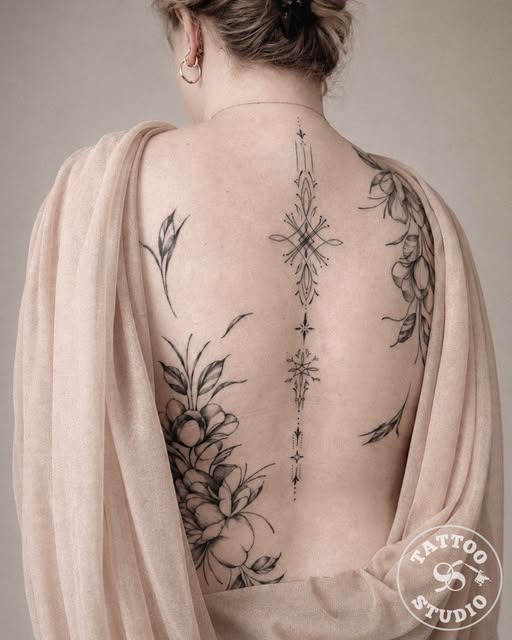 Tattoo Studio 96 Aarhus viser et feminint tattoo-design af Stella