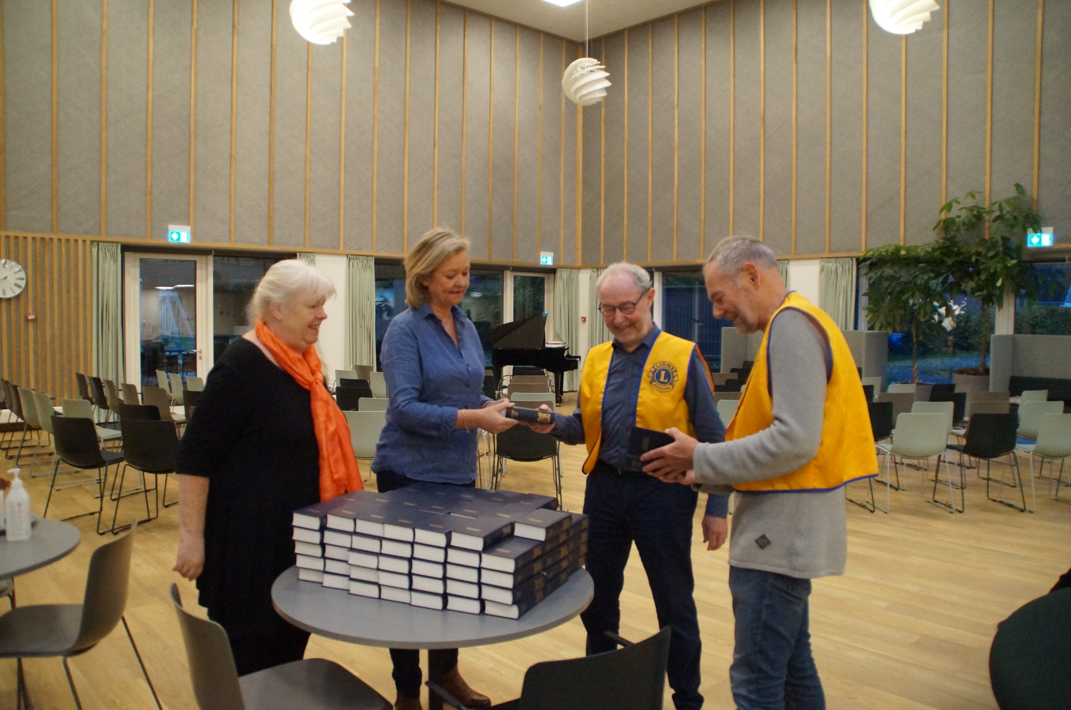 Morgensang med gaver og børn i Fællesskabets Hus 