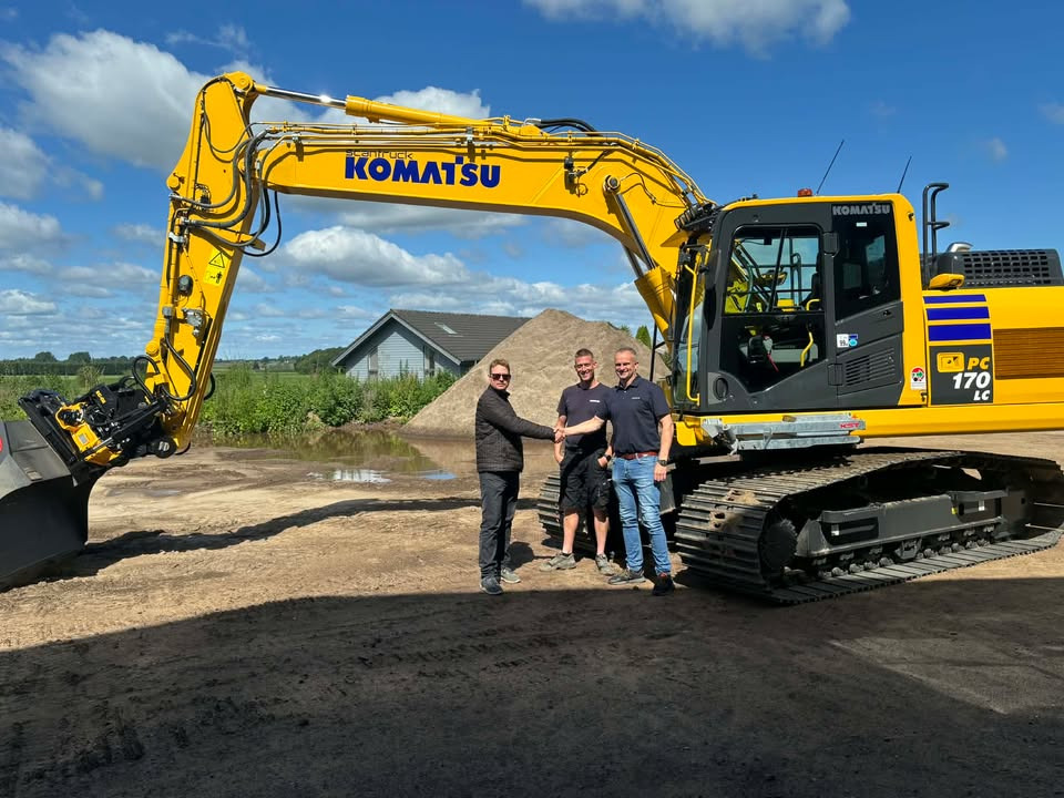 SCANTRUCK A/S leverer ny Komatsu PC170LC-11EO gravemaskine til Maxibag.dk