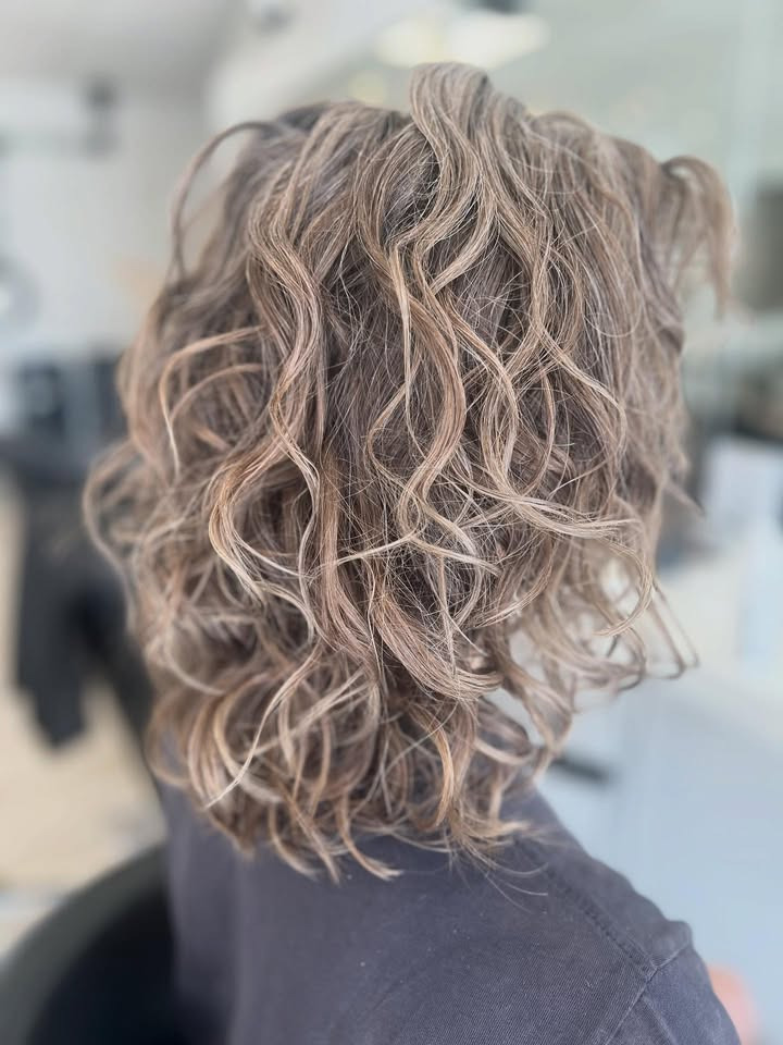 BØGVAD tilbyder smuk og naturlig farveforvandling uden kompromis med hårets kvalitet