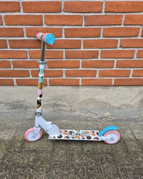 Sportigan Farsø sælger Rezo løbehjul til 200 kr.