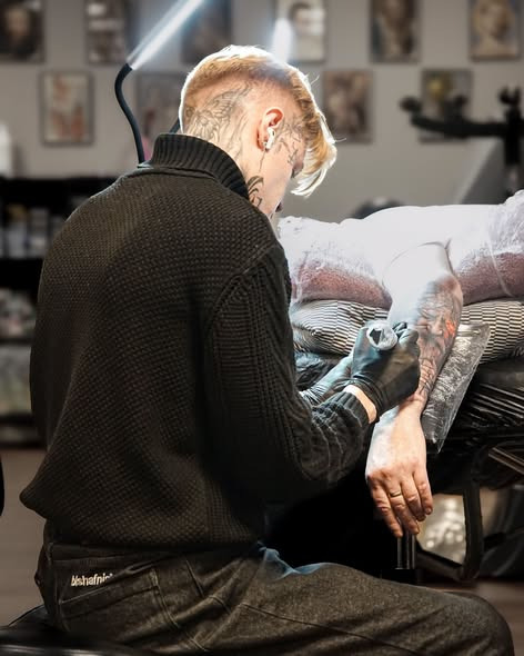 Tattoo Studio 96 Aalborg præsenterer Sasha som specialist i black & grey-projekter