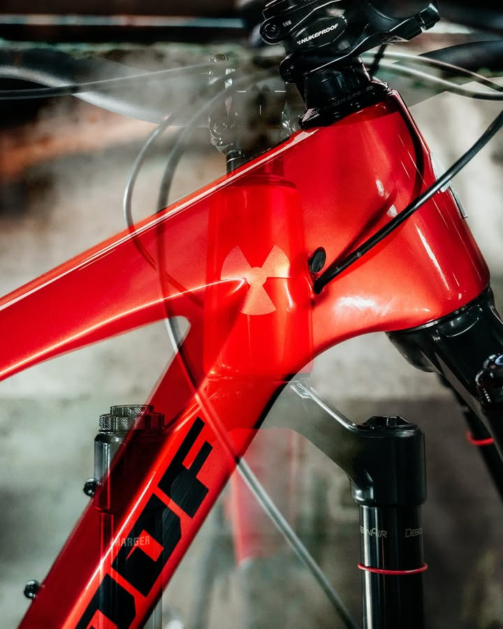 Sæby cykler præsenterer den nye Nukeproof Reactor Carbon Pro mountainbike