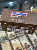 Meny Gl. Skagensvej tilbyder stor kasse med 24 Snickers til nedsat pris