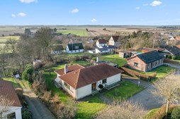 Rummelig og charmerende familievilla i naturskønne omgivelser i Thise